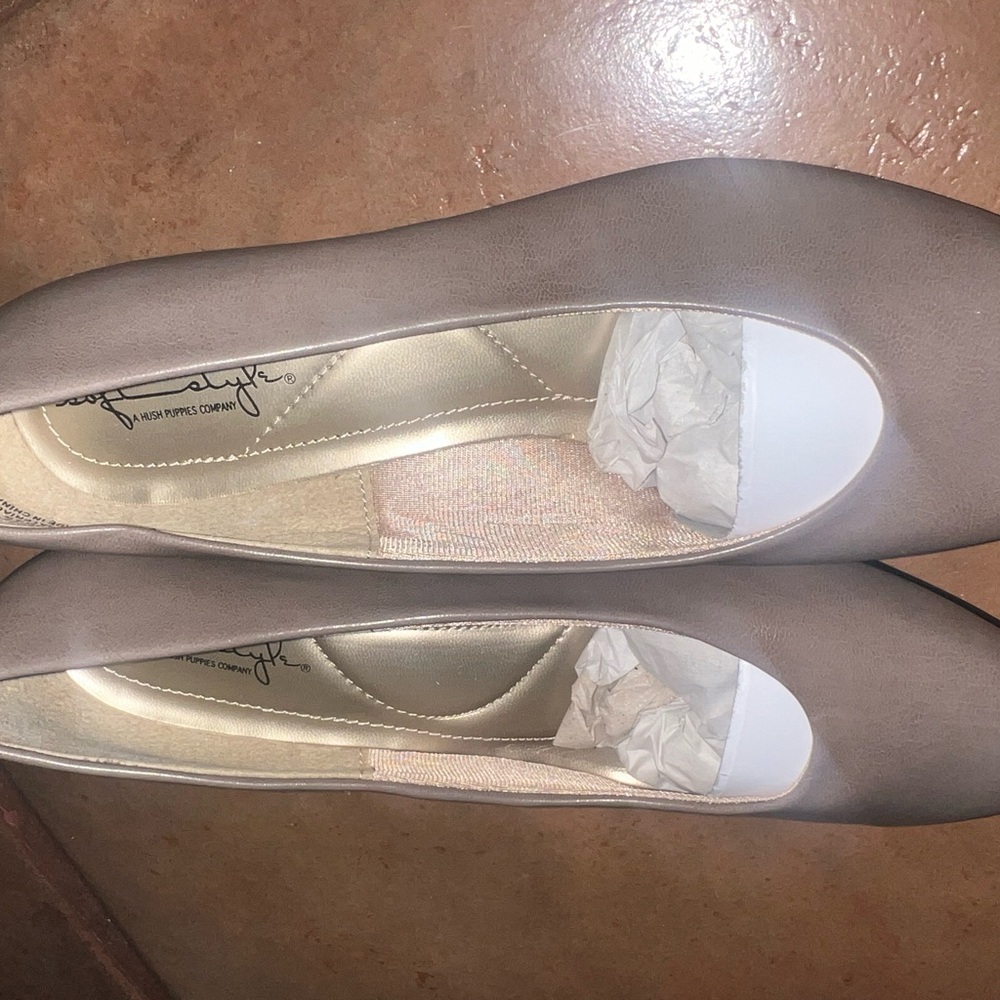 Hush Puppies Women's flat pump in Taupe NEW!